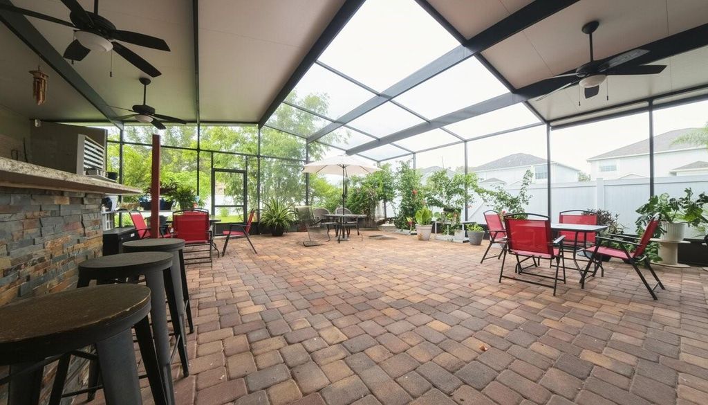 Image 21 of property listing at 1903 HAILSHAM COURT, Orlando, FL 32824
