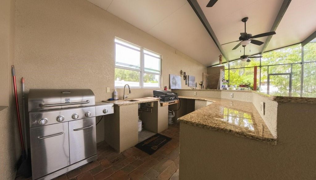 Image 23 of property listing at 1903 HAILSHAM COURT, Orlando, FL 32824