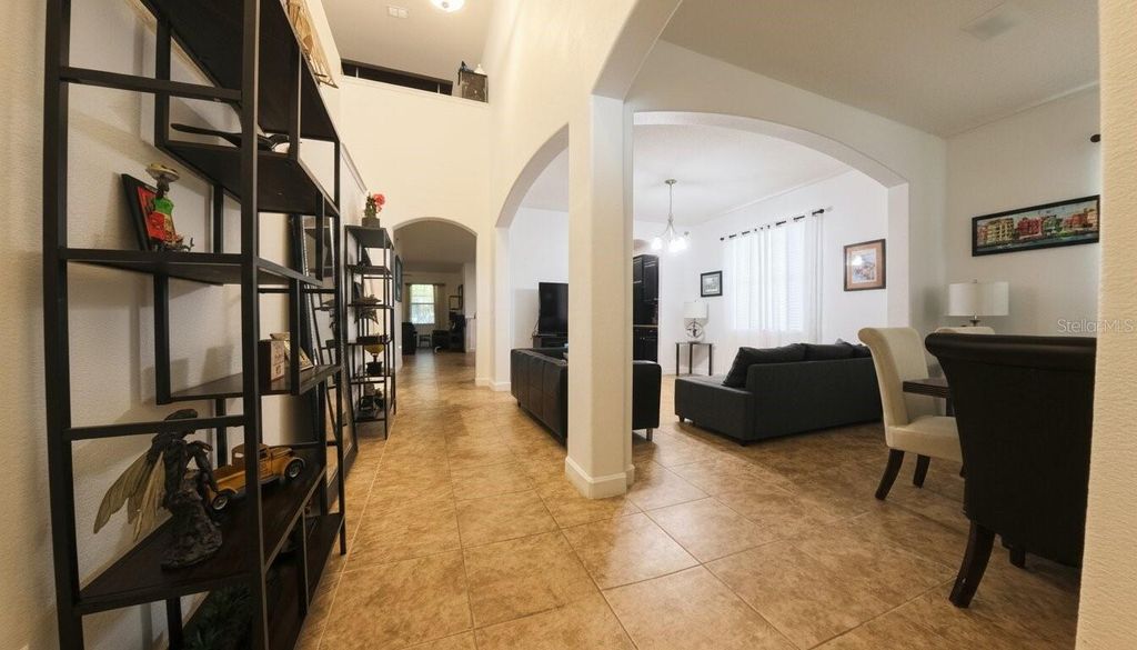 Image 4 of property listing at 1903 HAILSHAM COURT, Orlando, FL 32824