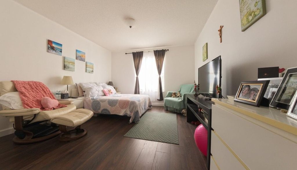 Image 40 of property listing at 1903 HAILSHAM COURT, Orlando, FL 32824