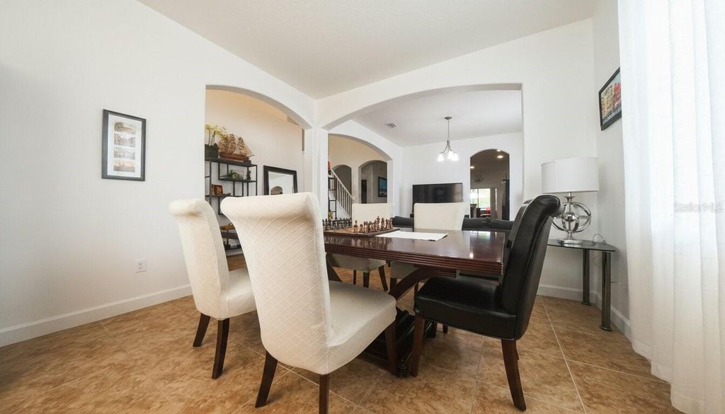 Image 5 of property listing at 1903 HAILSHAM COURT, Orlando, FL 32824