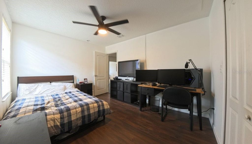 Image 43 of property listing at 1903 HAILSHAM COURT, Orlando, FL 32824