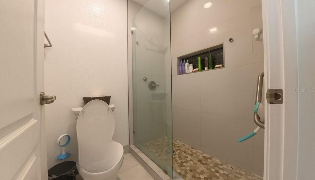 Image 47 of property listing at 1903 HAILSHAM COURT, Orlando, FL 32824