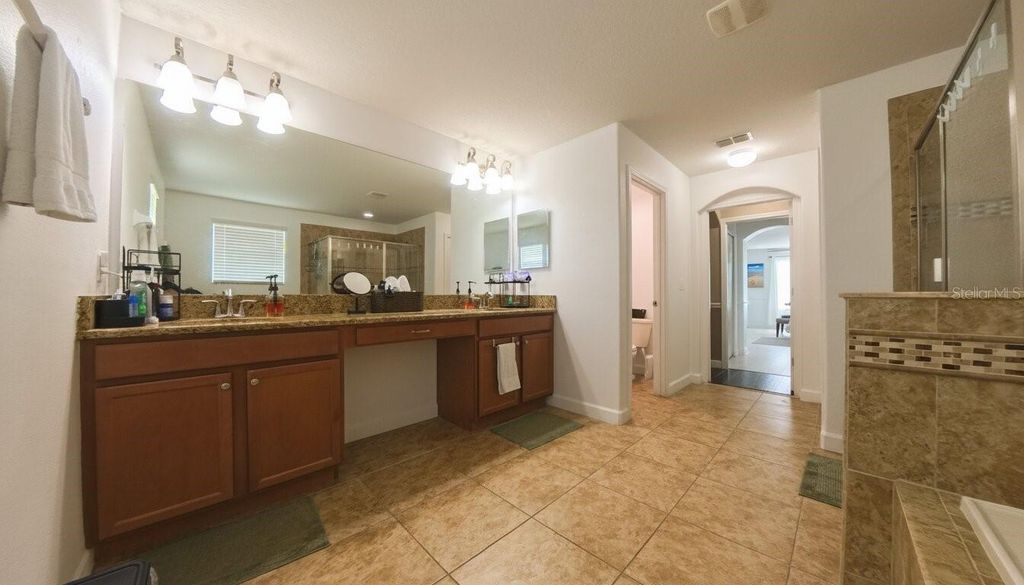 Image 52 of property listing at 1903 HAILSHAM COURT, Orlando, FL 32824