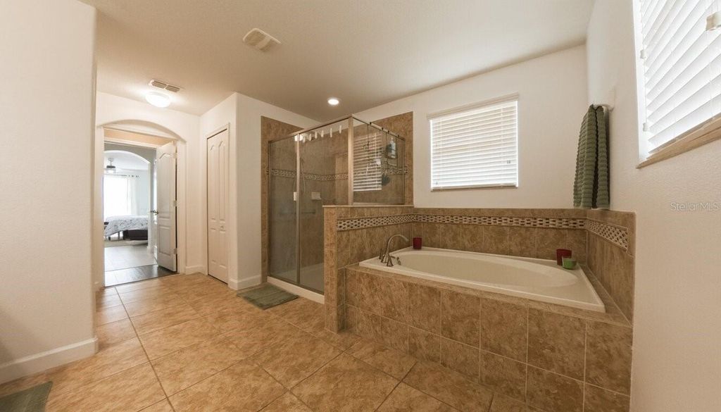 Image 53 of property listing at 1903 HAILSHAM COURT, Orlando, FL 32824