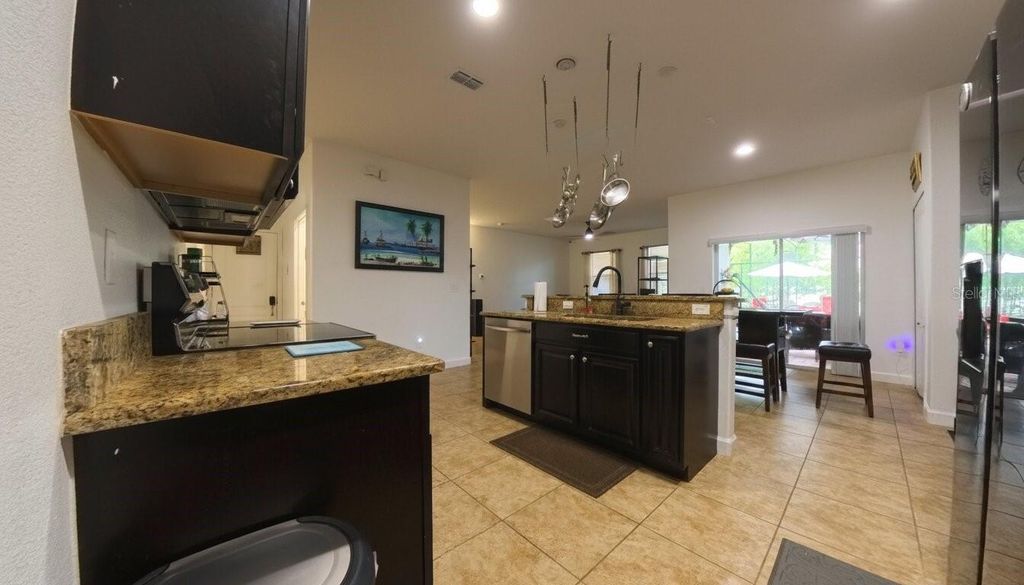 Image 10 of property listing at 1903 HAILSHAM COURT, Orlando, FL 32824