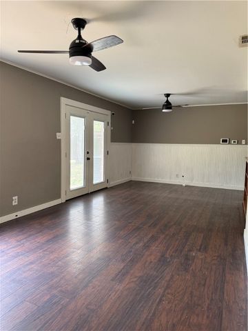 10742 Kingwood Dr, Corpus Christi, TX 78410