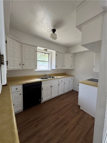 10742 Kingwood Dr, Corpus Christi, TX 78410
