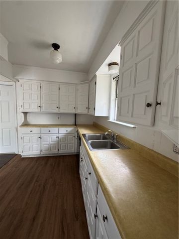 10742 Kingwood Dr, Corpus Christi, TX 78410