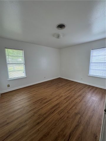 10742 Kingwood Dr, Corpus Christi, TX 78410