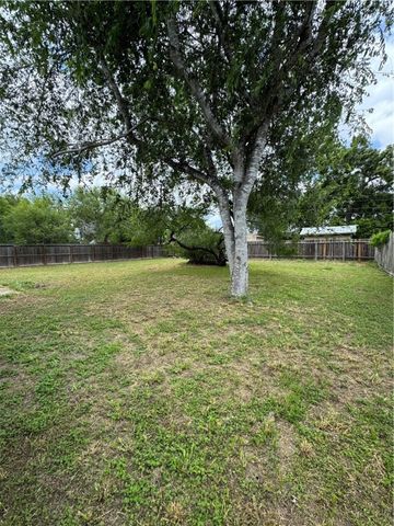 10742 Kingwood Dr, Corpus Christi, TX 78410
