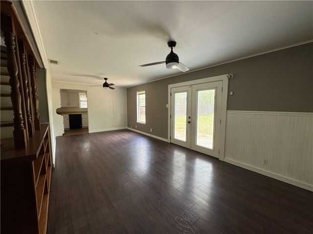 10742 Kingwood Dr, Corpus Christi, TX 78410