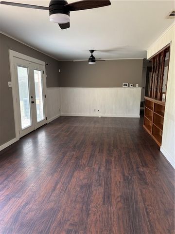 10742 Kingwood Dr, Corpus Christi, TX 78410
