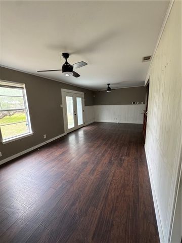 10742 Kingwood Dr, Corpus Christi, TX 78410