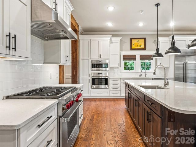 1 Cedar Chine Drive, Asheville, NC 28803