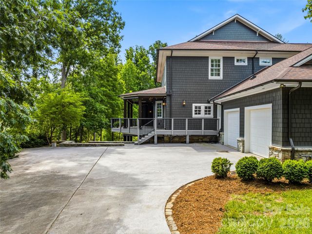 1 Cedar Chine Drive, Asheville, NC 28803