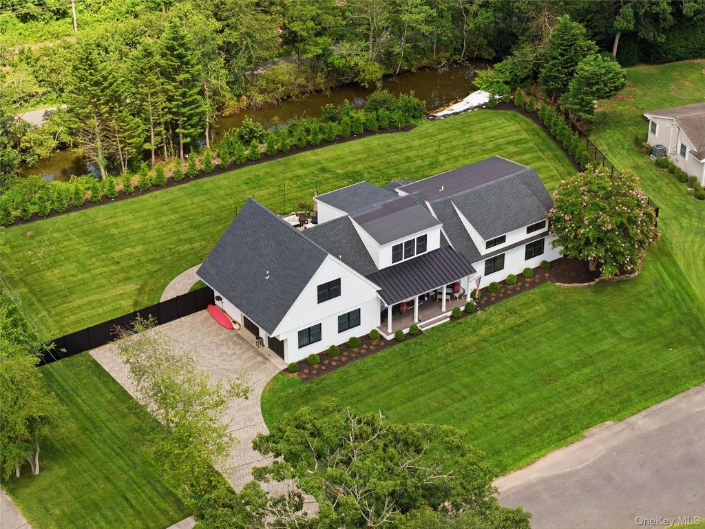 16 Twin River Drive, Oakdale, NY 11769 — exterior