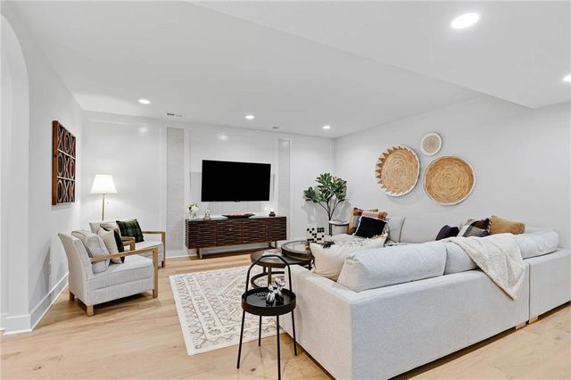 22476 W 90th Terrace, Lenexa, KS 66220