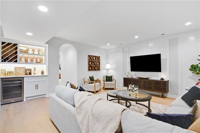 22476 W 90th Terrace, Lenexa, KS 66220