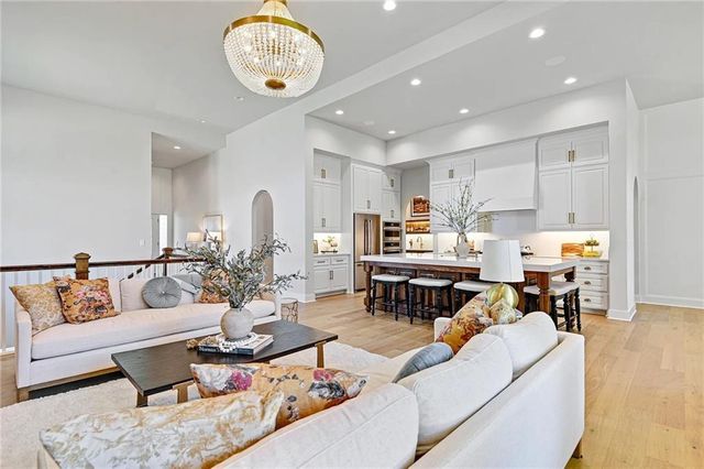 22476 W 90th Terrace, Lenexa, KS 66220