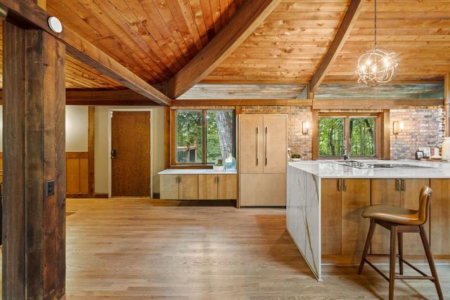8500 N River ROAD, River Hills, WI 53217
