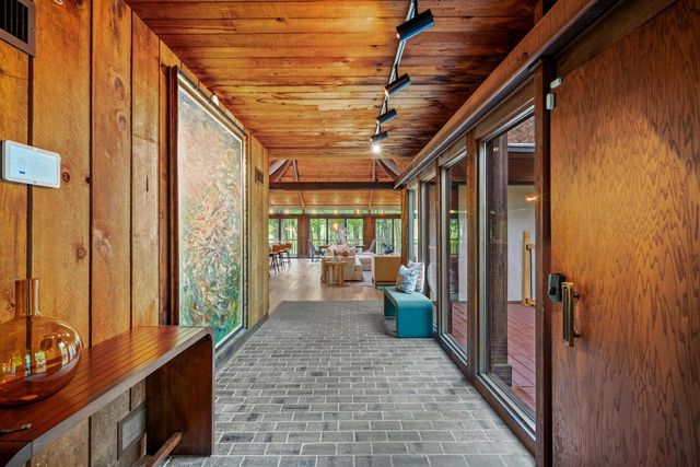 8500 N River ROAD, River Hills, WI 53217