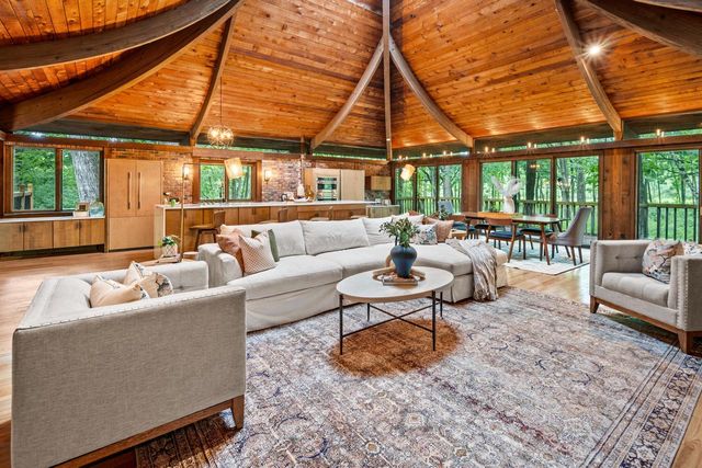 8500 N River ROAD, River Hills, WI 53217
