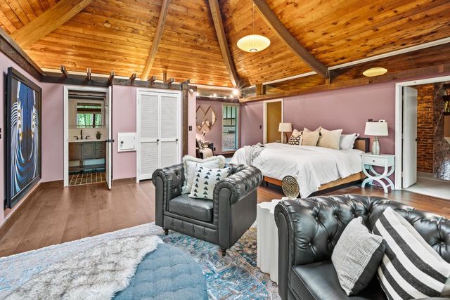 8500 N River ROAD, River Hills, WI 53217