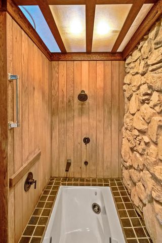8500 N River ROAD, River Hills, WI 53217