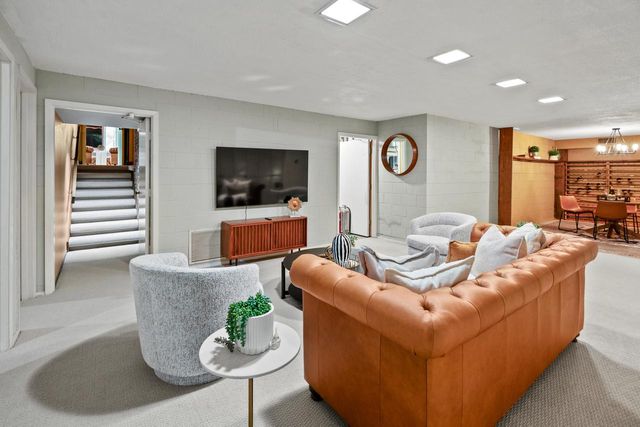 8500 N River ROAD, River Hills, WI 53217