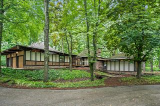 8500 N River ROAD, River Hills, WI 53217