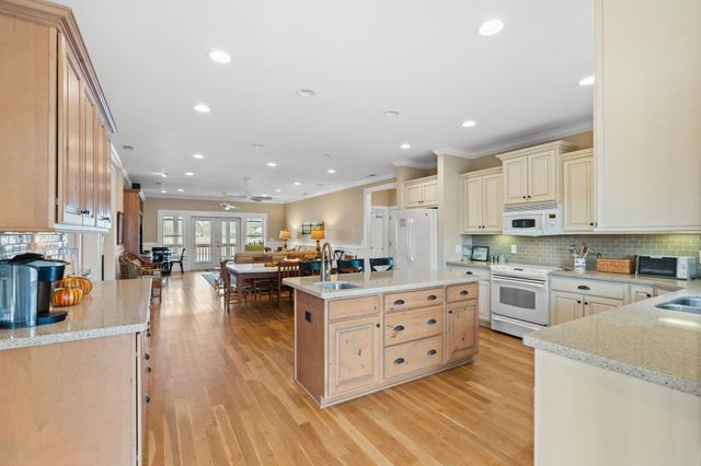 187 Myrtle Ave., Pawleys Island, SC 29585