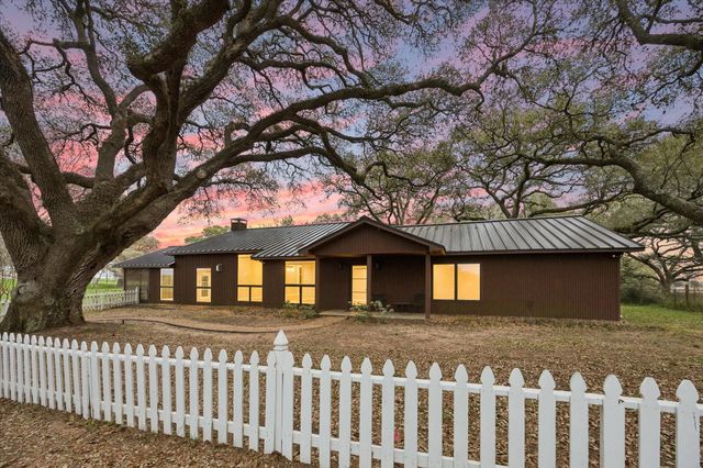 3834 Fm 949, Cat Spring, TX 78933