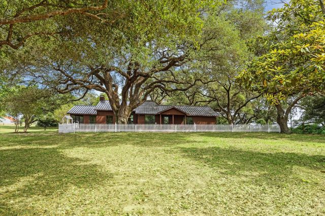 3834 Fm 949, Cat Spring, TX 78933