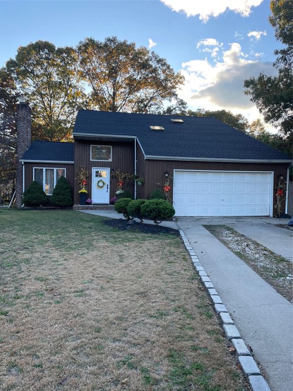 4 Marlo Court, Selden, NY 11784