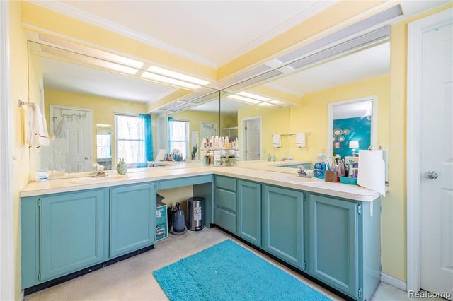 425 Thornridge Court, Rochester Hills, MI 48307