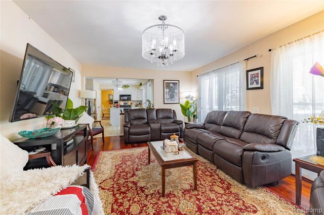 425 Thornridge Court, Rochester Hills, MI 48307
