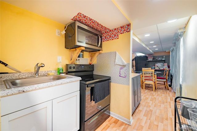 425 Thornridge Court, Rochester Hills, MI 48307