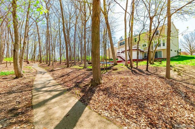 425 Thornridge Court, Rochester Hills, MI 48307