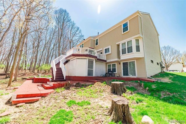 425 Thornridge Court, Rochester Hills, MI 48307