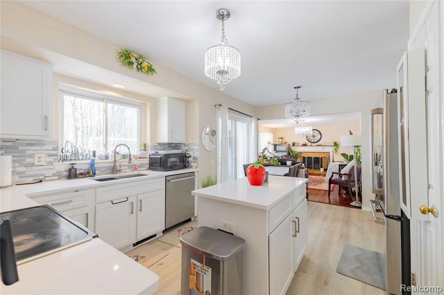 425 Thornridge Court, Rochester Hills, MI 48307
