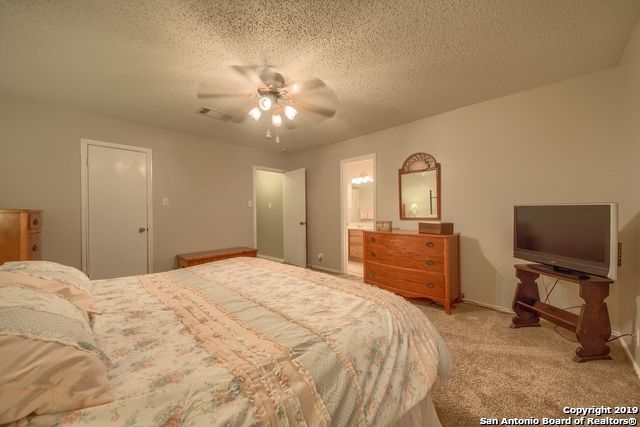 6623 SHADOW RUN, San Antonio, TX 78250