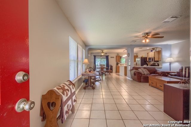 6623 SHADOW RUN, San Antonio, TX 78250