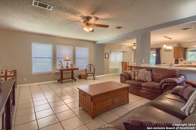 6623 SHADOW RUN, San Antonio, TX 78250