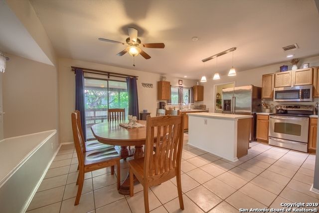 6623 SHADOW RUN, San Antonio, TX 78250