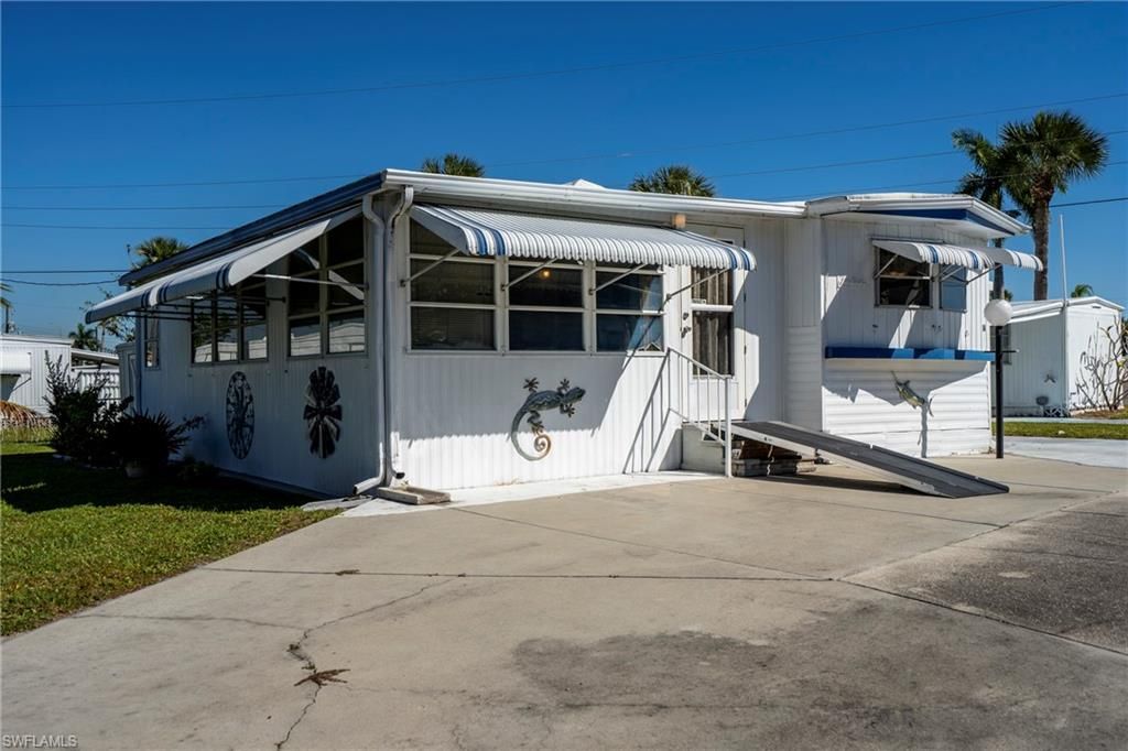 5558 Palm Beach BLVD 14, FORT MYERS, FL 33905 — exterior