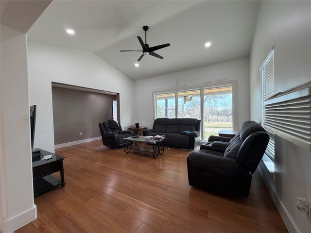 2552 NW 1090 Road, Corsicana, TX 75110