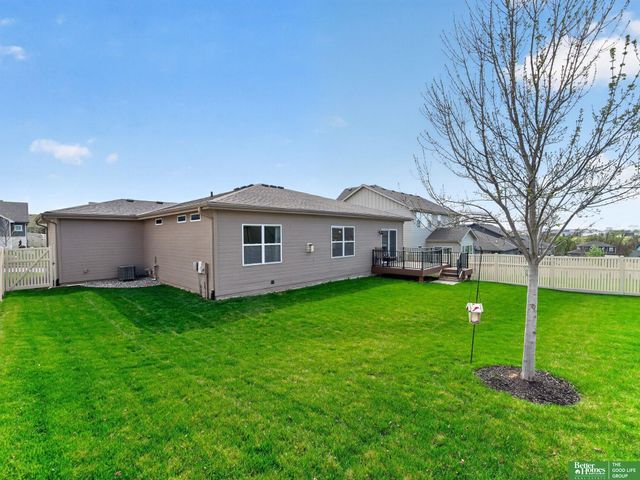 16862 Cary Street, Omaha, NE 68136