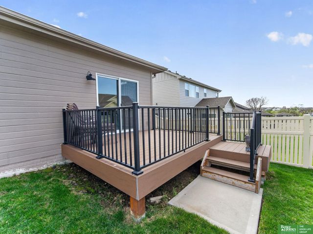 16862 Cary Street, Omaha, NE 68136