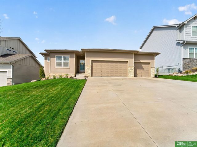 16862 Cary Street, Omaha, NE 68136